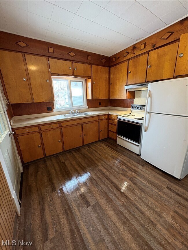 Building Photo - 242 W Summit St