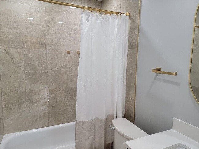 Building Photo - 1710 Queensbury Cir