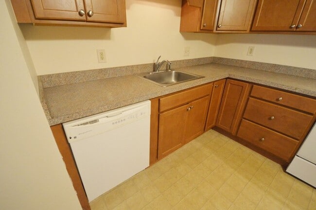 Building Photo - Holden: 2 Bed 1 Bath, Heat & Hot Water Inc...