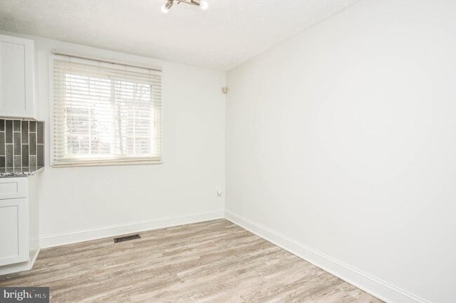 Building Photo - 14550 Farmcrest Pl