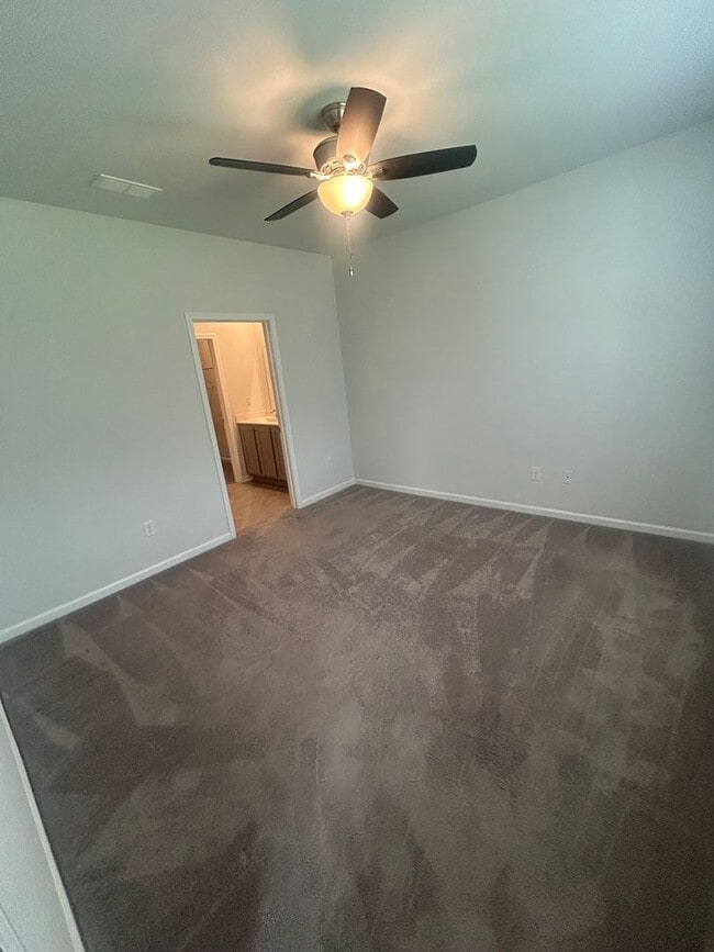 Building Photo - 304 Emery Oak Dr