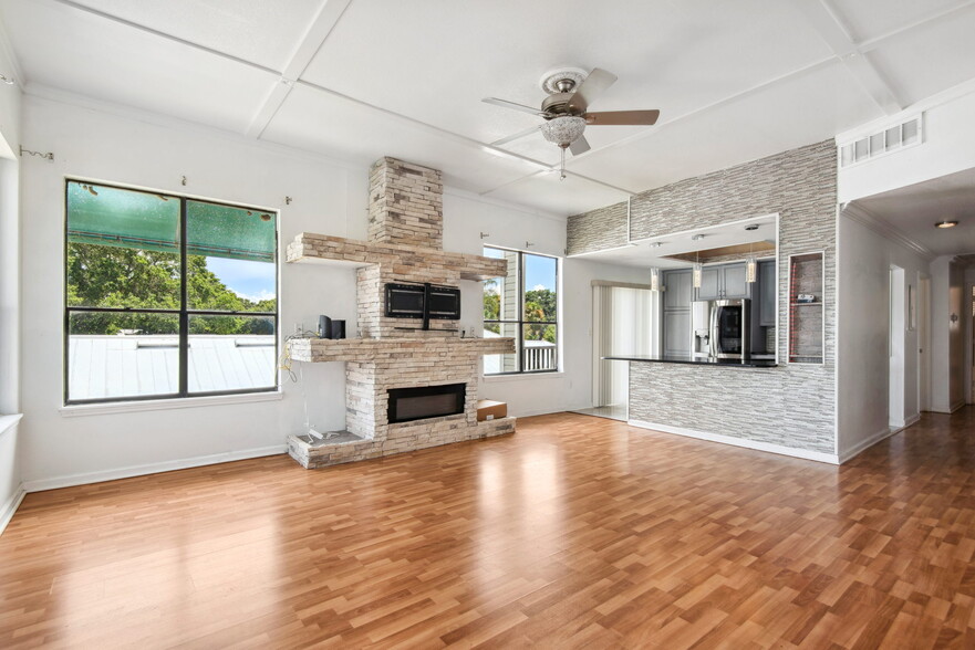 Building Photo - 3127 W Sligh Ave
