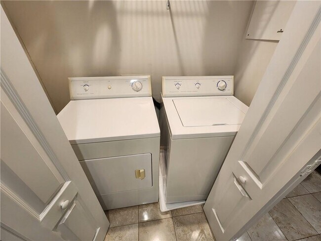 Building Photo - 195 14th St NE