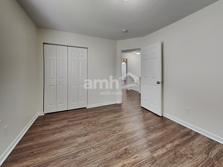 Building Photo - 211 Calla Lilly Ln