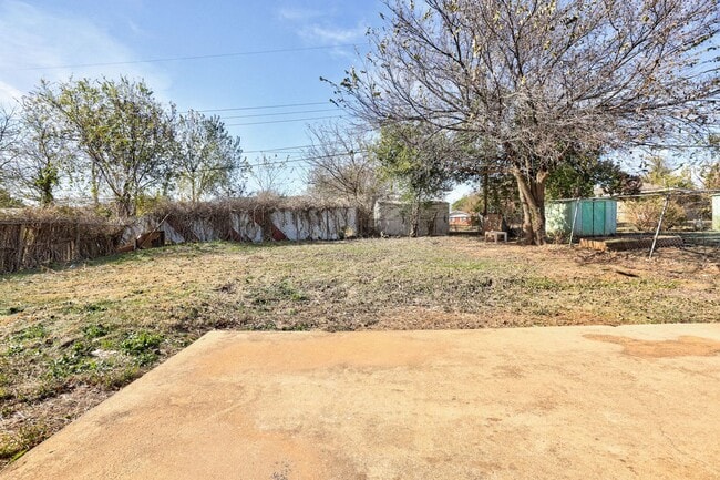 Building Photo - First Full Month's Rent Free! Spacious 3BD/1.BTH Home in Spencer