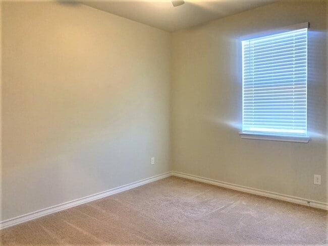 Building Photo - 6605 Verona Pl