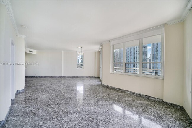Building Photo - 888 Brickell Key Dr