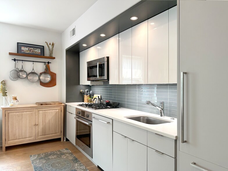 Kitchen - 129 W St NW