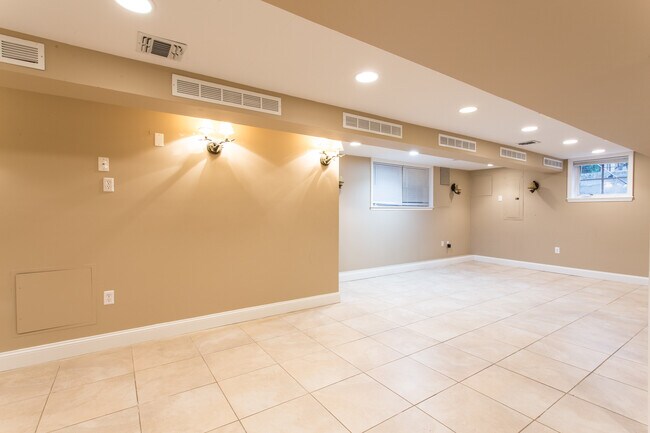 Building Photo - 161 Greenway S