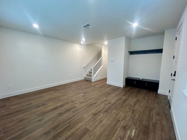 Building Photo - Centrally Located Santa Clara Townhouse