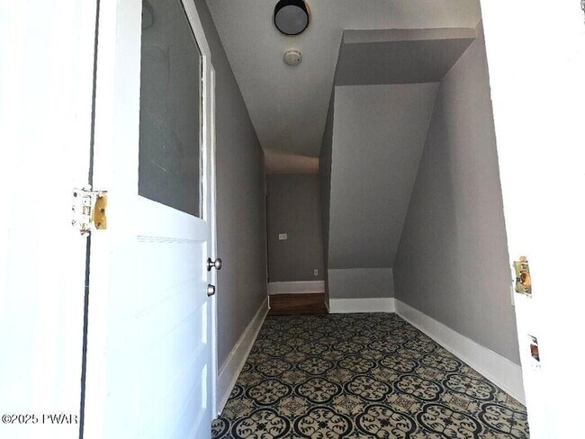 Building Photo - 314 11th St