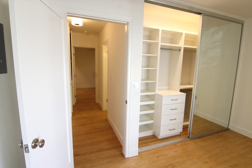 Building Photo - 1523 S Wooster St