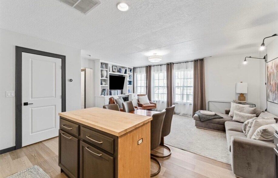 Building Photo - 3007 SW Sharmin Ln