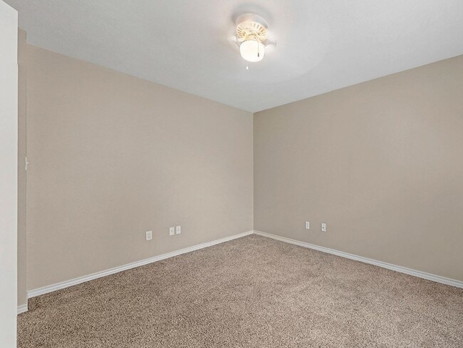 Building Photo - 1421 Western Oaks Ct