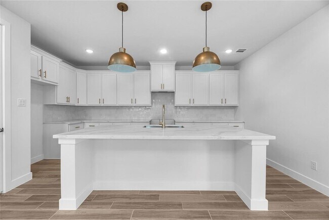 Building Photo - 10427 Shining Dawn Wy