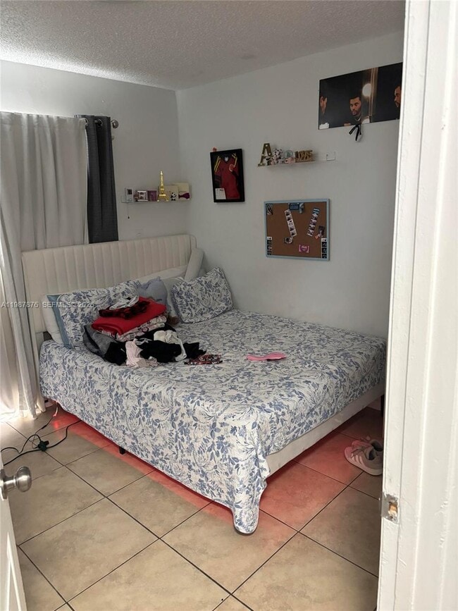 Building Photo - 2050 NE 140th St