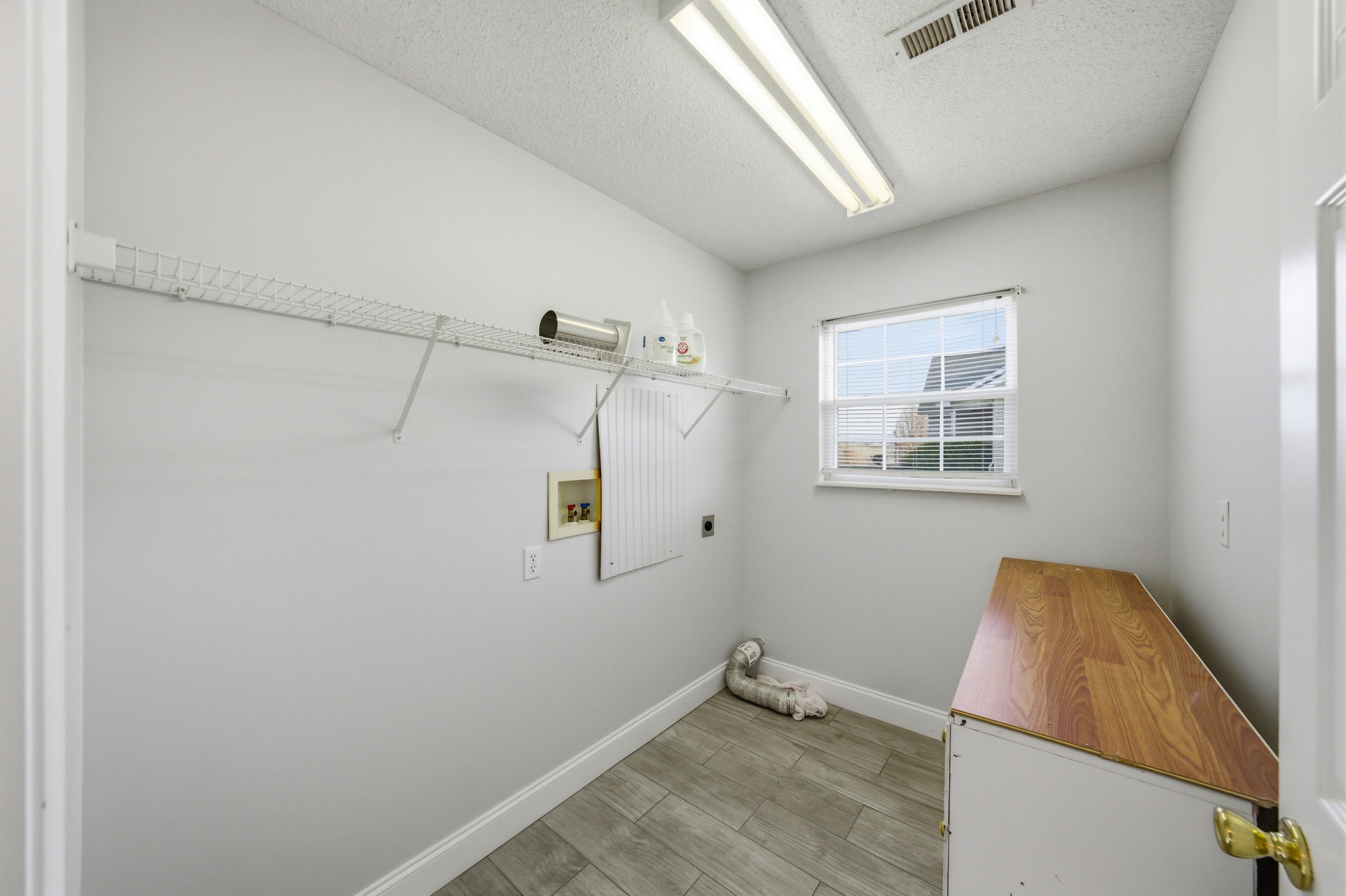 laundry room - 1453 Chessingham Dr