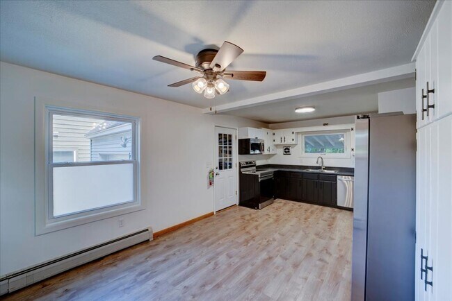Building Photo - 3 Bedroom Apartment in Burlington VT Avail...