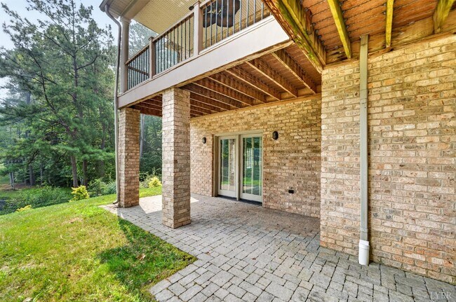 Building Photo - 237 Golf Course Trail