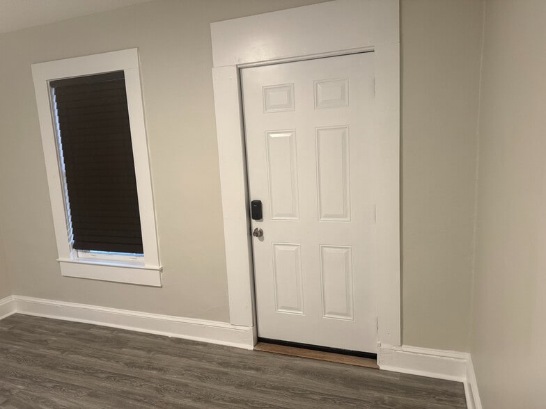 Building Photo - Room in Single Family Home on Griffin St NW