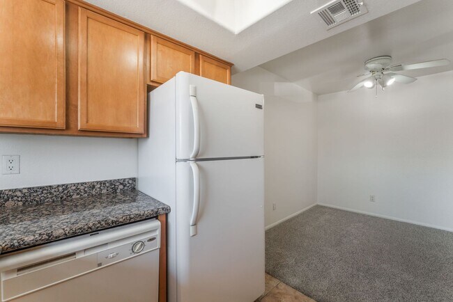 Building Photo - 7300 W Pirates Cove Rd