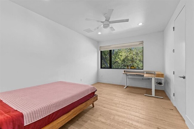 Building Photo - 5704 Driftwood Dr