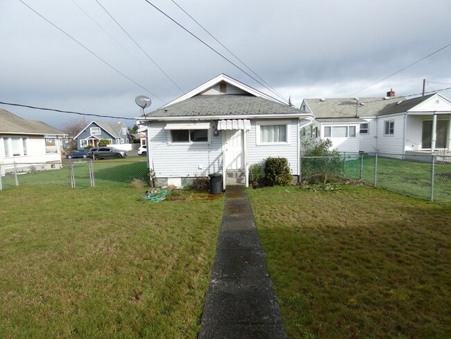 Building Photo - Centrally located 2 bedroom