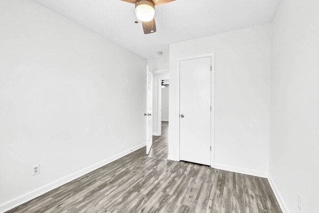 Building Photo - 925 Granny White Rd