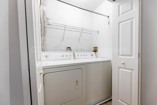 Building Photo - 8015 Windsor Dr