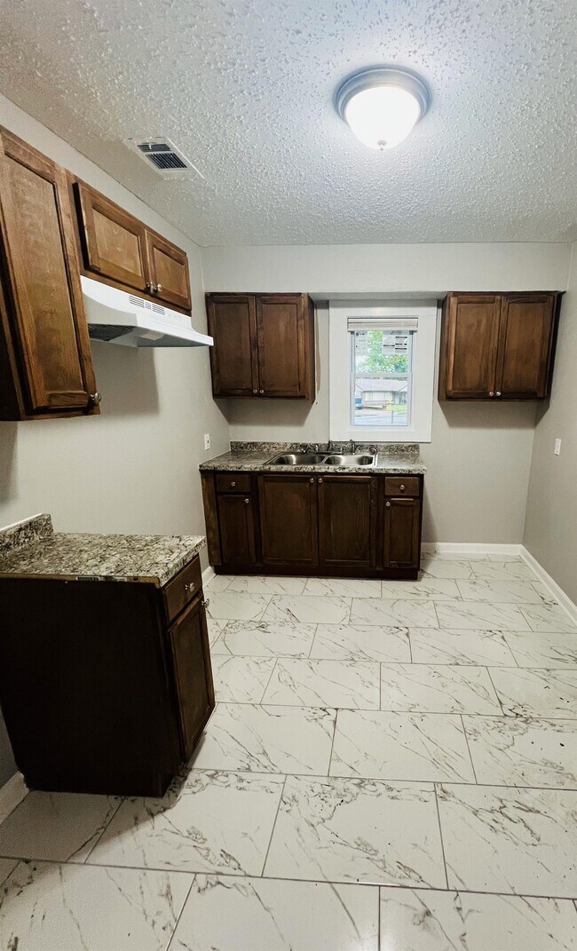 Building Photo - 2145 Pendleton St