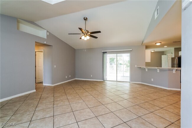 Building Photo - 525 SW 23rd Terrace