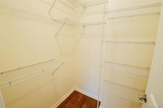 Building Photo - 260 W Main St