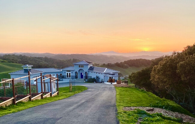 Building Photo - 109 Rancho de la Rosa