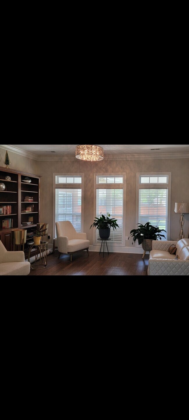 Building Photo - 116 Mallard Cove Dr