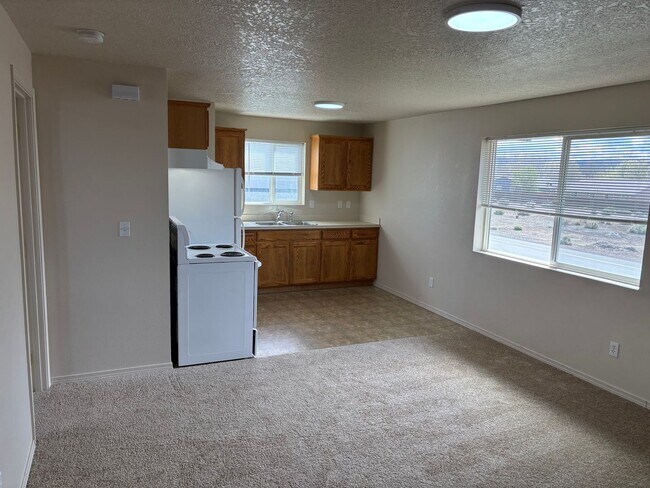 Building Photo - 2061-2061 NE Wolverine Loop