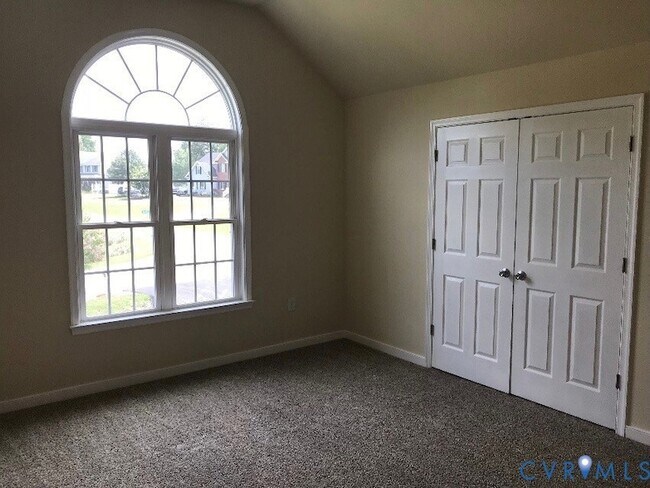 Building Photo - 1601 Southcreek Dr