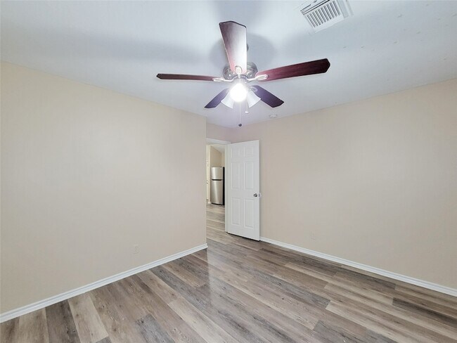 Building Photo - 12700 Royal Green Dr