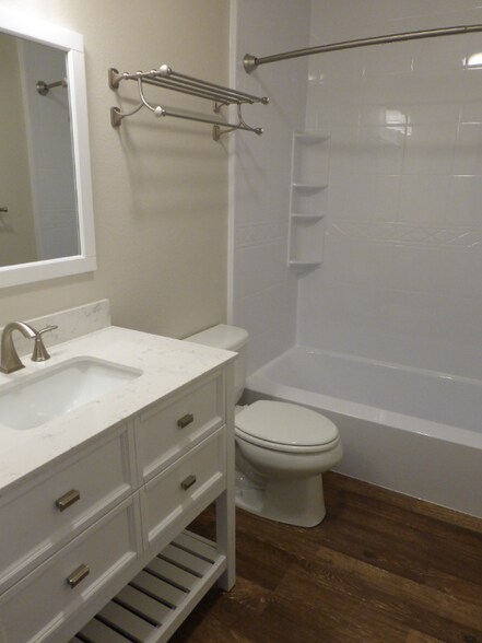 Building Photo - 172 W Clinton Ave