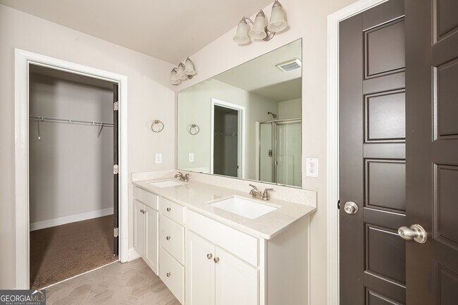 Building Photo - 767 Overlook Gln Dr