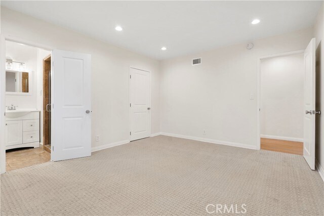Building Photo - 15457 Moorpark St