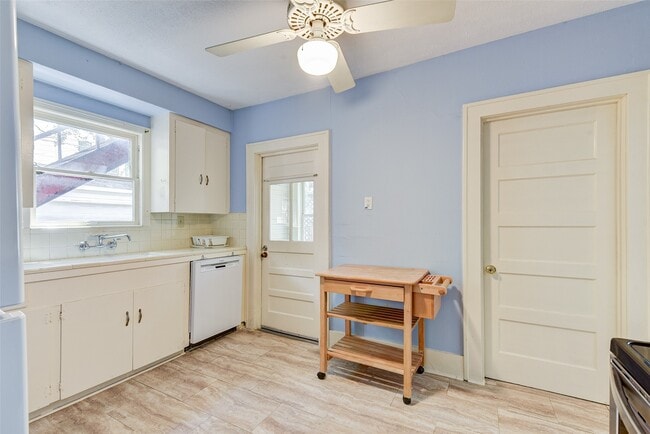 Building Photo - 1737 Branard St