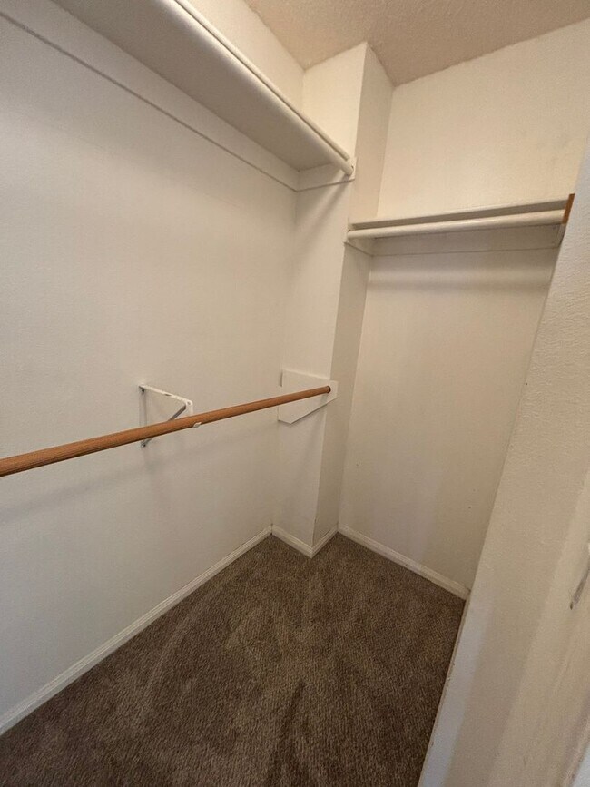 Building Photo - 4122 Aragon Dr