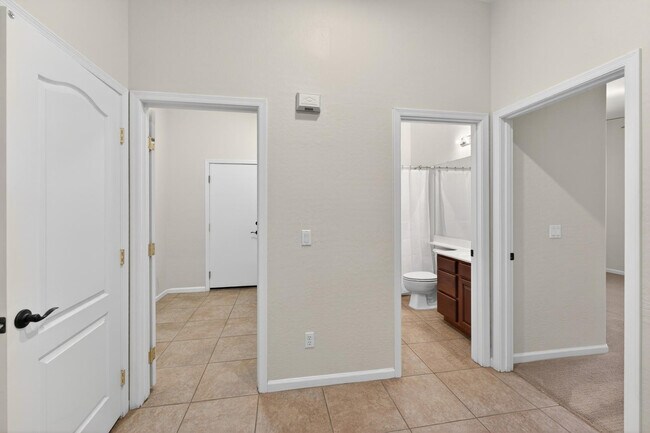 Building Photo - 4385 S Crosscreek Dr