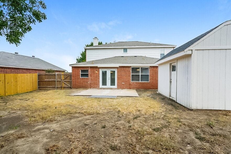 Building Photo - 1605 Columbia Dr