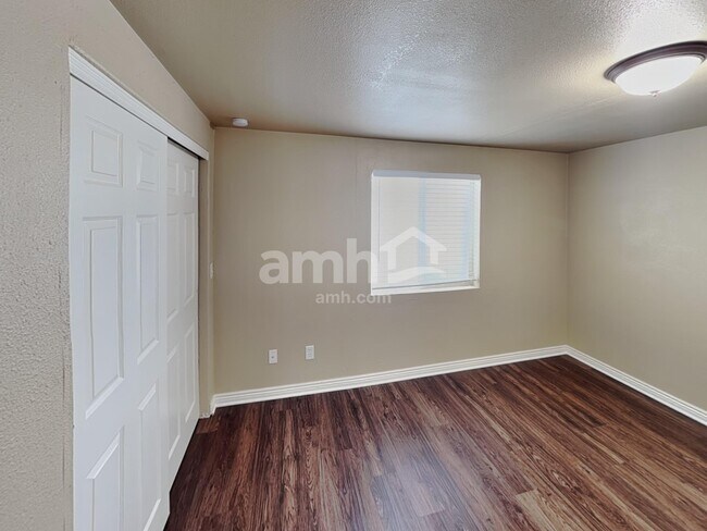 Building Photo - 1449 S 2490 E