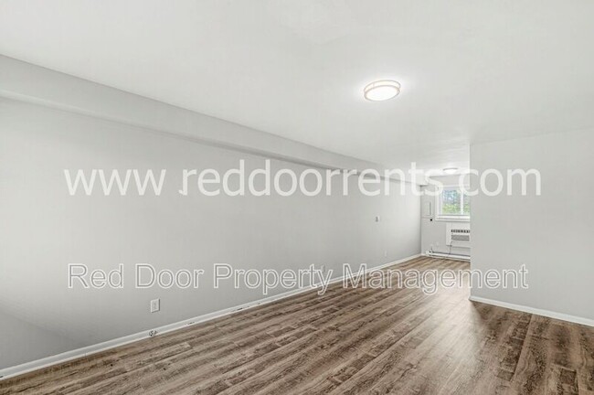 Building Photo - 10301 Medallion Dr