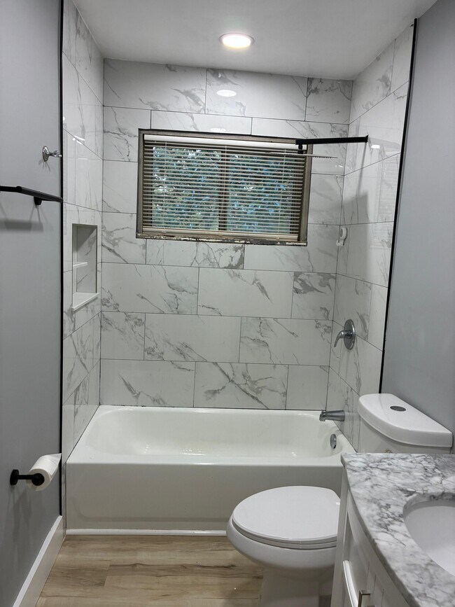 Building Photo - 1641 Woodburn St