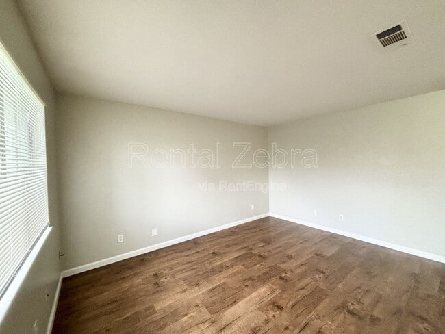 Building Photo - 920 Vermont Ave