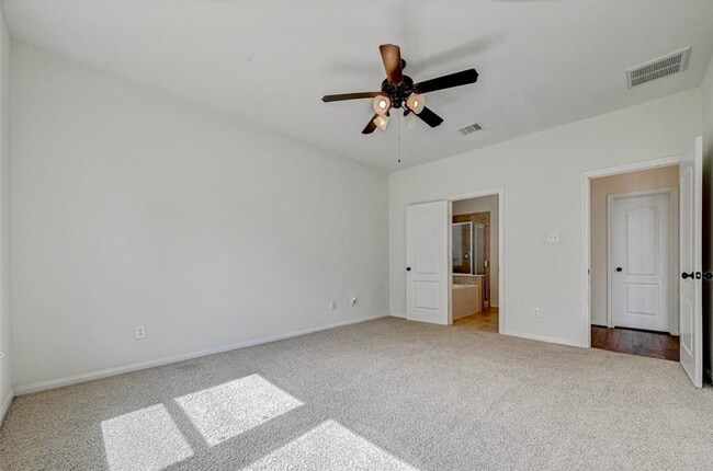 Building Photo - 11 Sagamore Ridge Pl