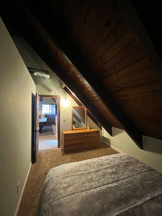Building Photo - 933 Edgewood Cir